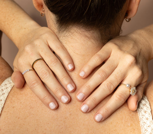 Provides a distraction